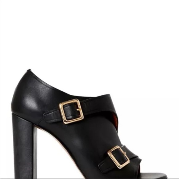 Chloe - Picture 2 of 7